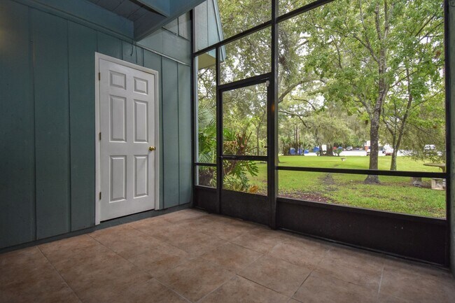 Building Photo - 501 SW 75th St