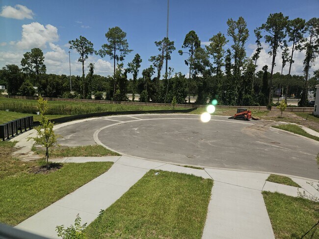 Building Photo - 717 Holly Lakes Dr