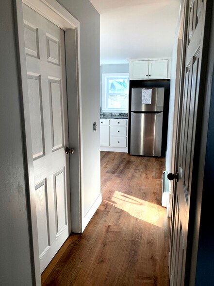 Building Photo - 44 Fairview St