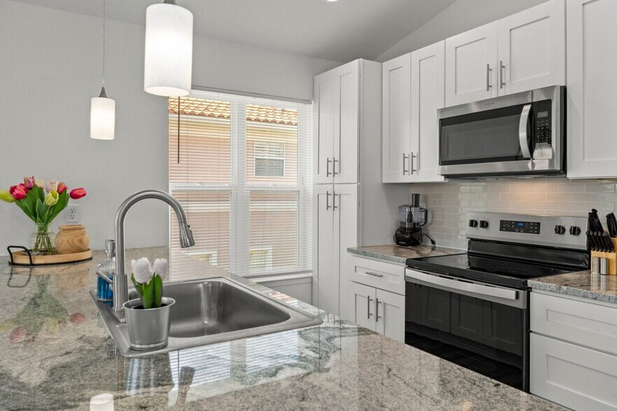 Building Photo - 4857 S Amstel Dr