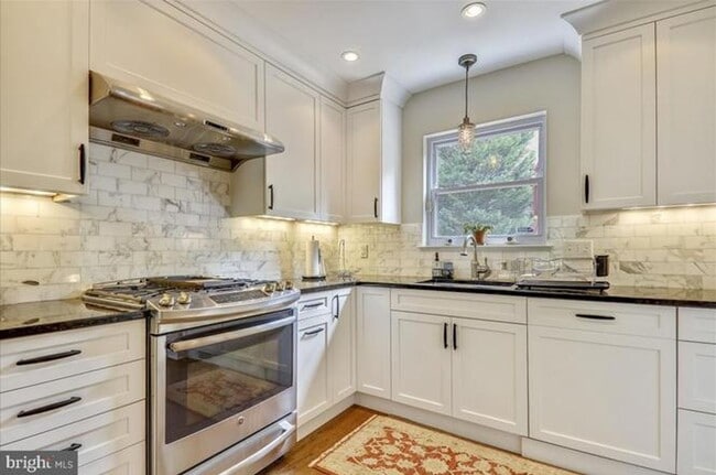 Building Photo - 7407 Wildwood Dr