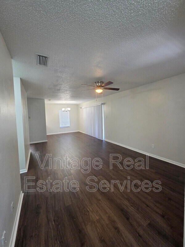 Building Photo - 851 Creekway Ct
