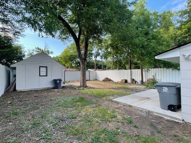 Building Photo - 2832 Cherrywood Ave