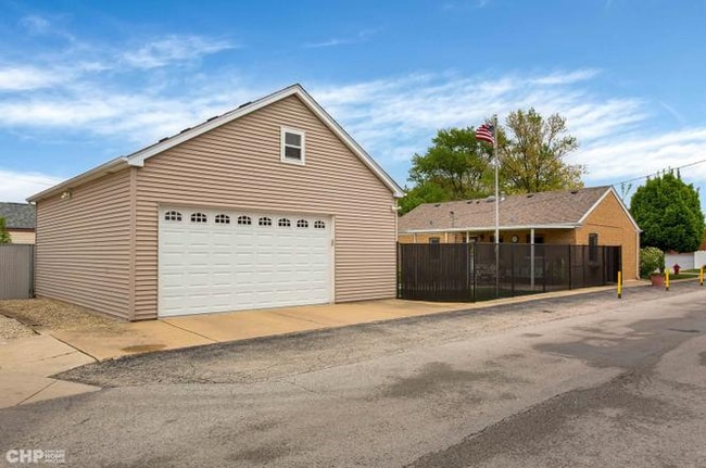 Building Photo - 9642 S Knox Ave