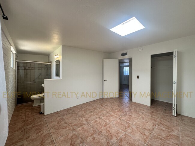 Building Photo - 6624 E Nelson Dr