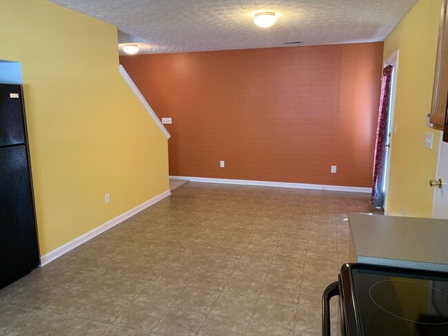 Building Photo - Beautiful 3 Bed 3 Bath Home For Rent!