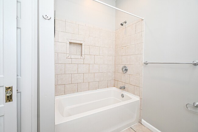 Building Photo - 4221 Bell St