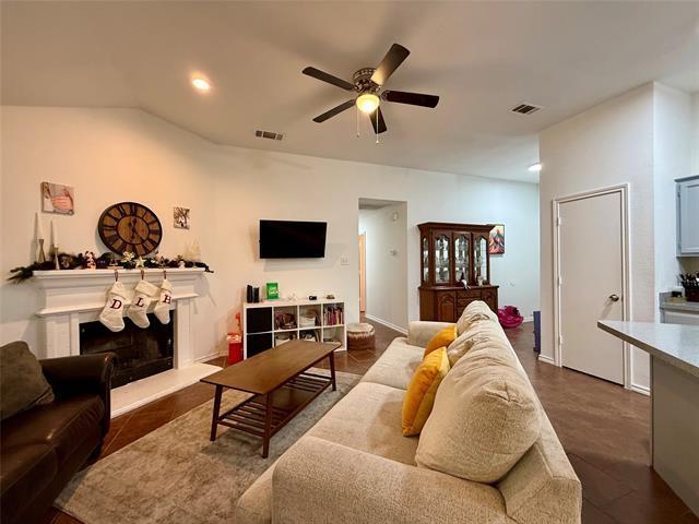 Building Photo - 2922 Custer Dr