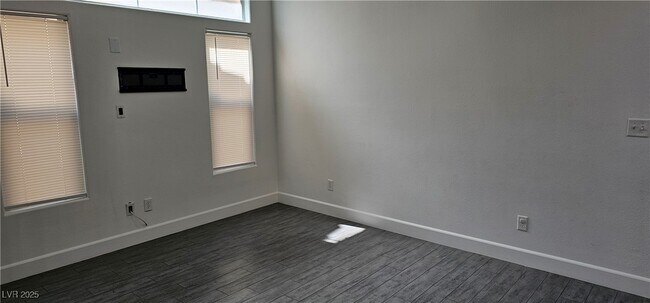 Building Photo - 7451 Benlomond Ave