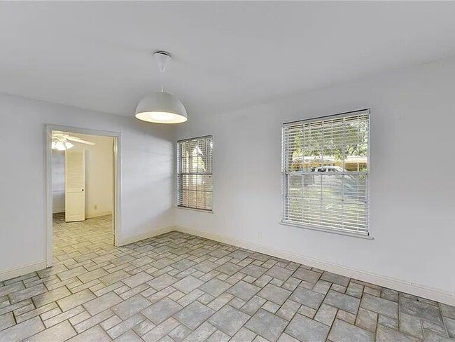 Building Photo - 2906 Greenlawn Pkwy