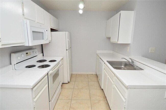 Building Photo - 10263 Gandy Blvd N