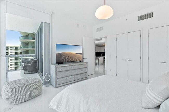 Building Photo - 6899 Collins Ave