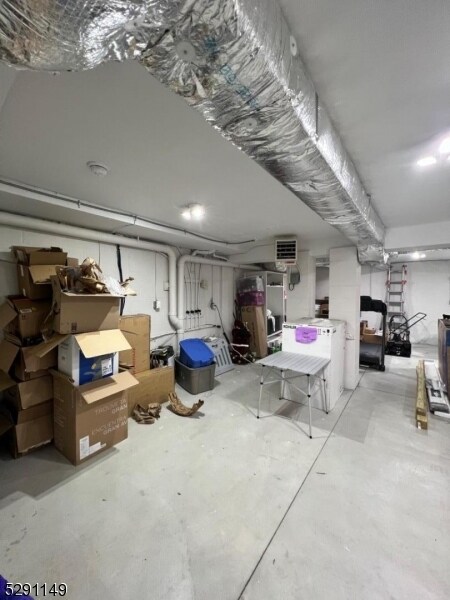 Building Photo - 74 River St