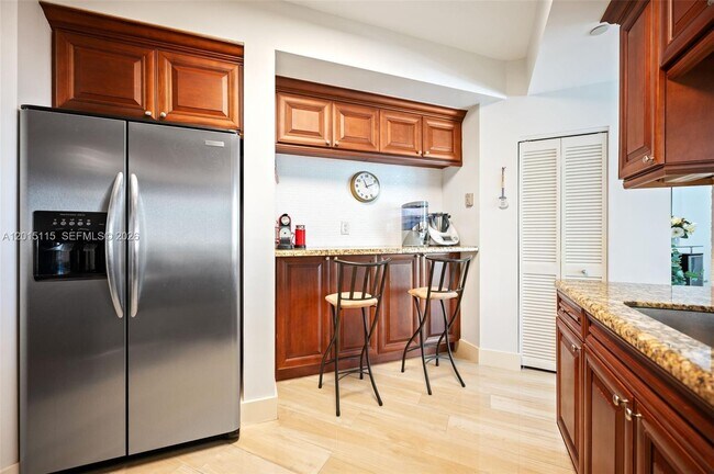 Building Photo - 888 Brickell Key Dr