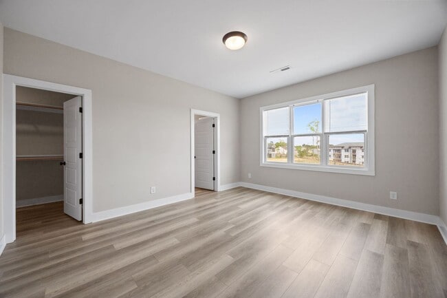 Building Photo - Stylish & Spacious Home in Prime Durham Location – Modern Living with Comfort & Convenience