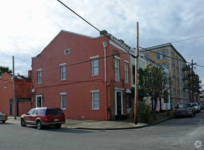 Primary Photo - 2000-2006 Carondelet St