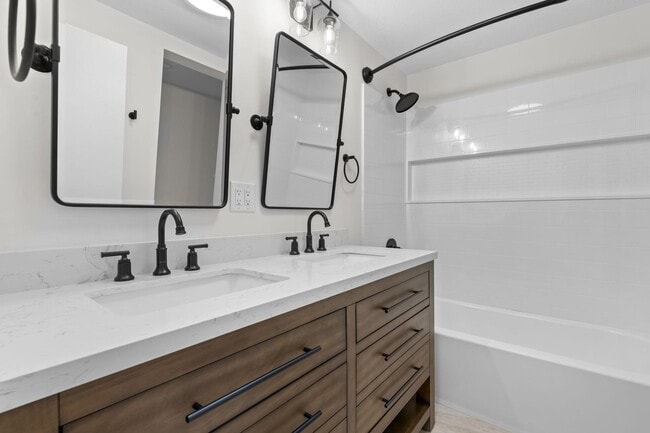 Building Photo - 2 Rockingham Ct