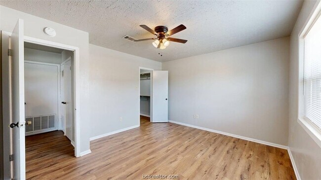 Building Photo - 1327 Airline Dr