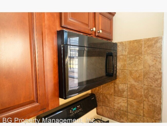 Building Photo - 2 br, 1 bath House - 6414 Fairdel Avenue A...