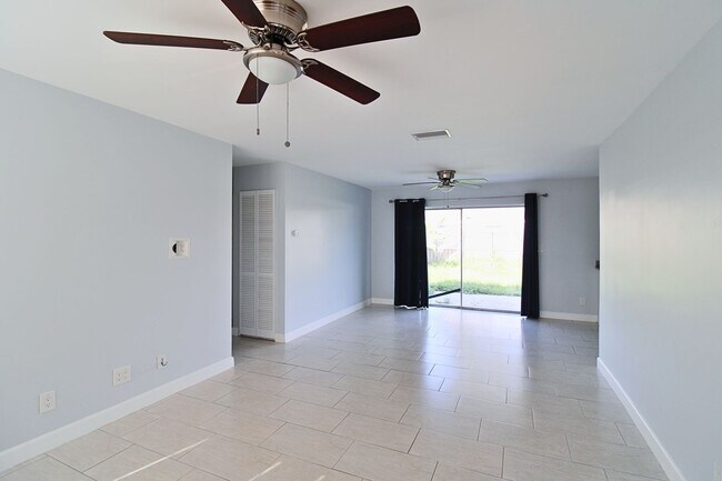 Building Photo - 3-Bed, 2-Bath Home with Spacious Fenced Yard in Pinellas Park!