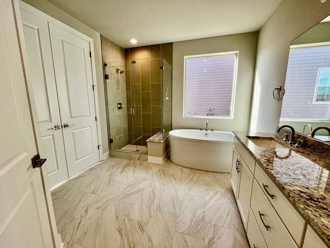 Building Photo - **$1000 off Move in Special** 5 bed 4 Bath IMMACULATE NEW BUILD in THORNTON!!