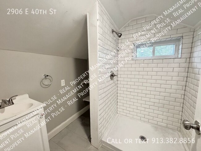 Building Photo - 2906 E 40th St