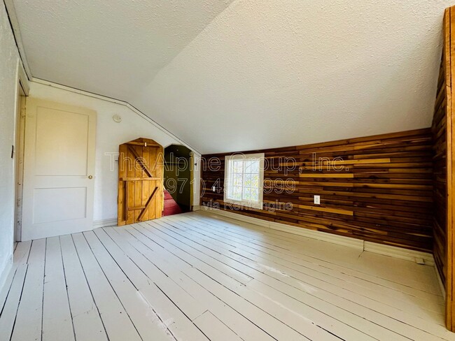 Building Photo - 604 NE San Rafael St