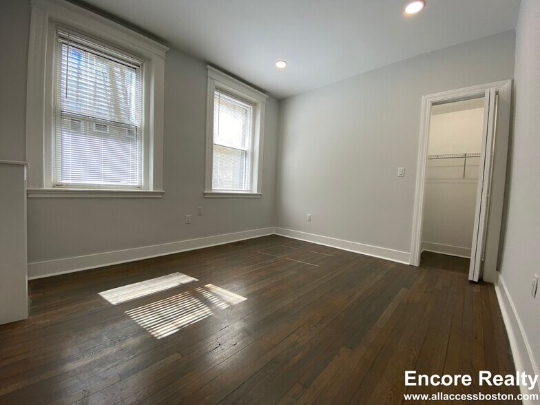 Building Photo - 110 Park St