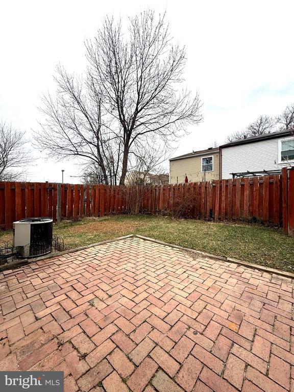 Building Photo - 19445 Breezedale Ln