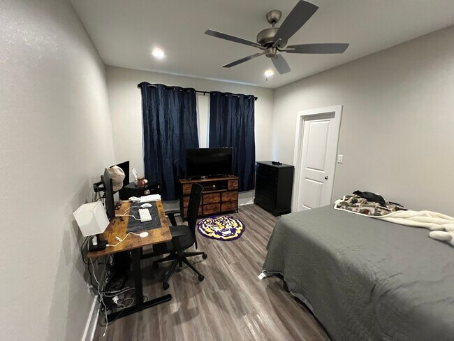 Building Photo - 710 Vassar Ct