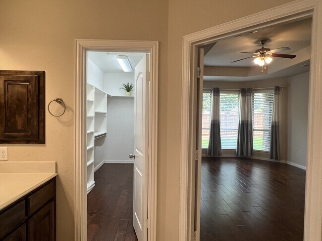 Building Photo - 2104 Indigo Dr