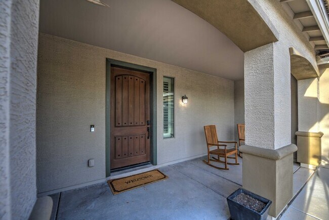 Building Photo - 112 W Crescent Way