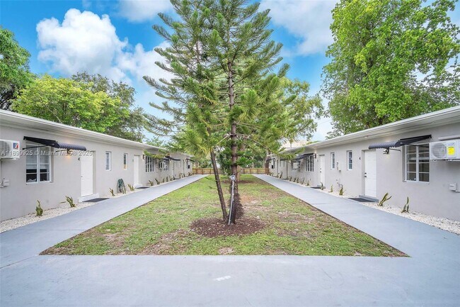 Building Photo - 401 SE 14th Ct