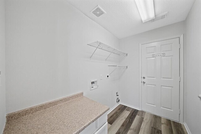 Building Photo - 5826 Kenwood
