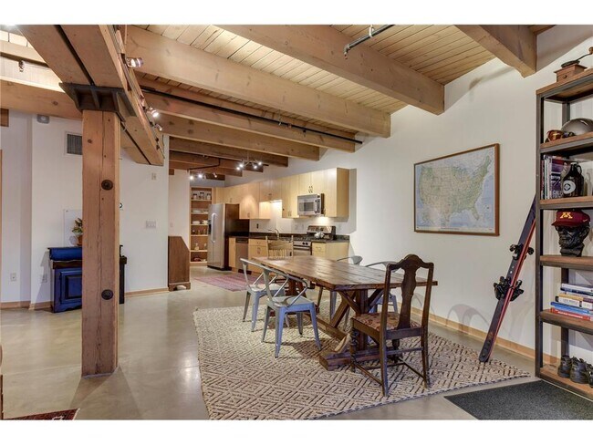 Building Photo - 404 N Washington Ave