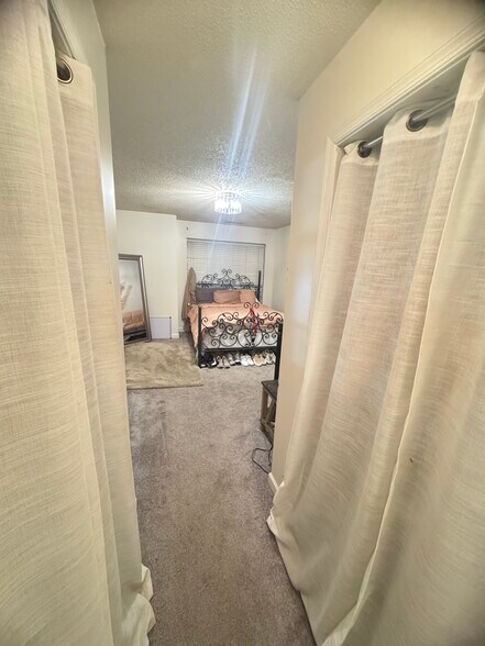 Building Photo - 414 Delaware Ave