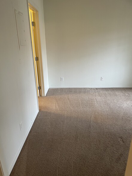 Building Photo - 2111 Sealion Dr