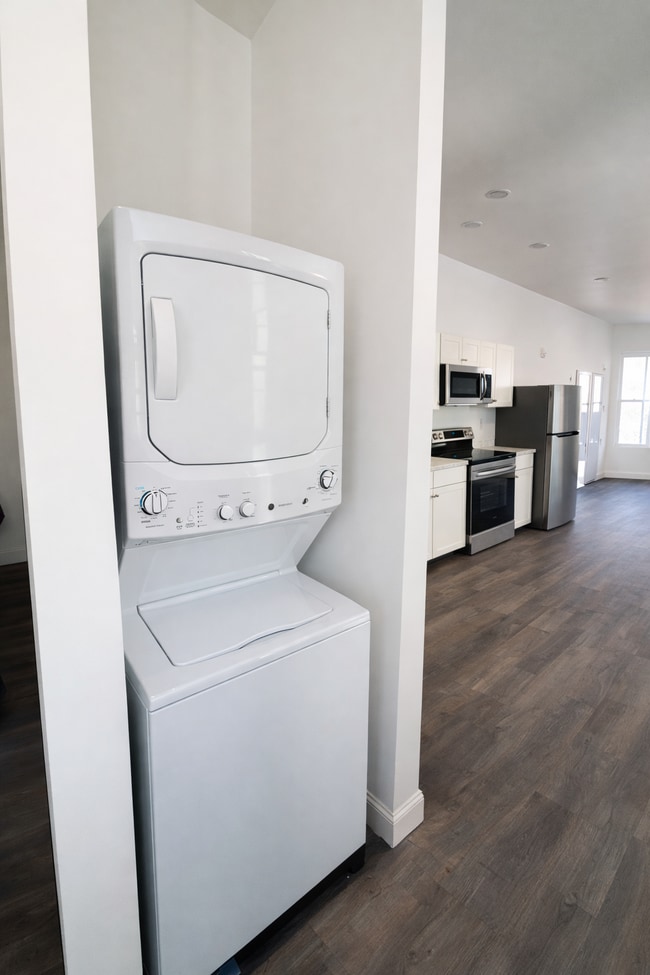 Building Photo - 308 Hill St