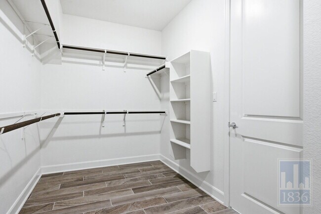 Building Photo - 19312 Fernando Trl