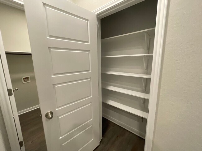 Building Photo - 449 Emma Dr