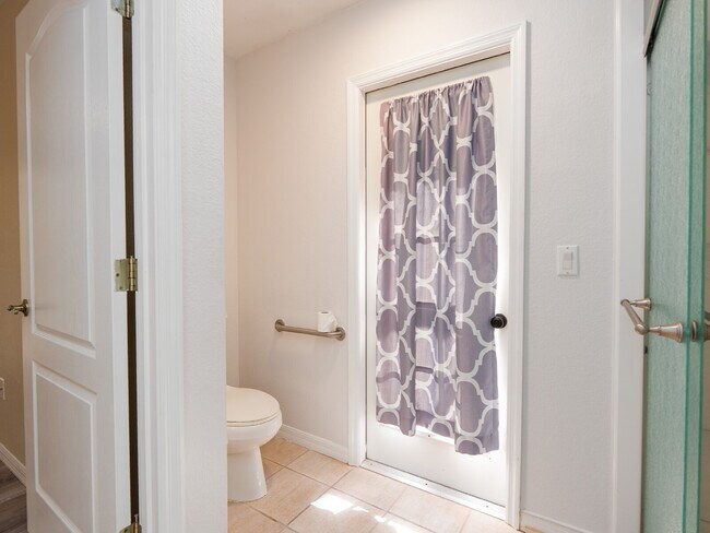 Building Photo - RENT THIS HOME WITH ZERO DEPOSIT