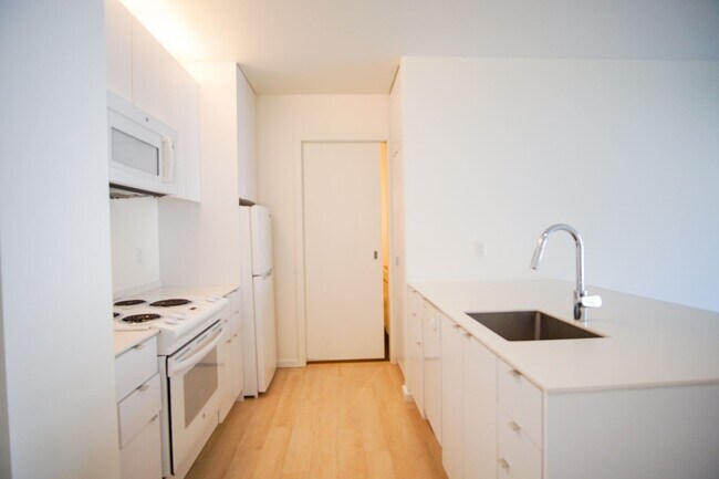 Building Photo - Modern 3rd Floor Urban 1Bdr with D/W & Washer/Dryer!