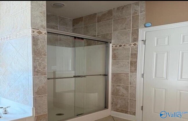 Building Photo - 110 Arrow Path Dr