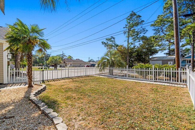 Building Photo - Coastal Living at its Best: Charming 3-Bedroom Near the Beach