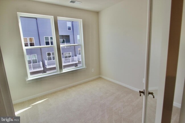 Building Photo - 4619 Olivine Dr