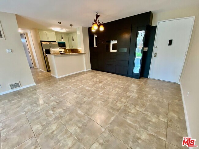 Building Photo - 6375 Green Valley Cir