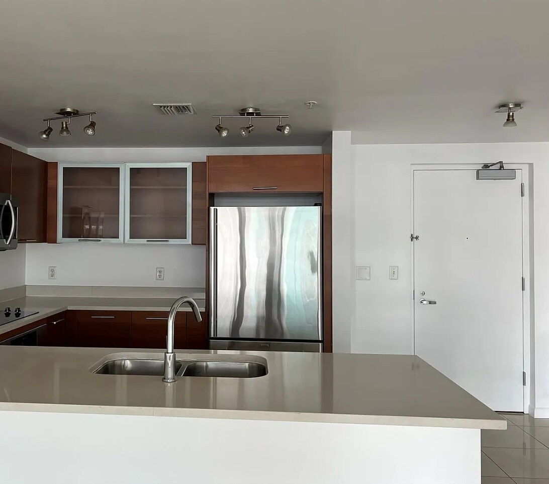 Building Photo - 3250 NE 1st Ave