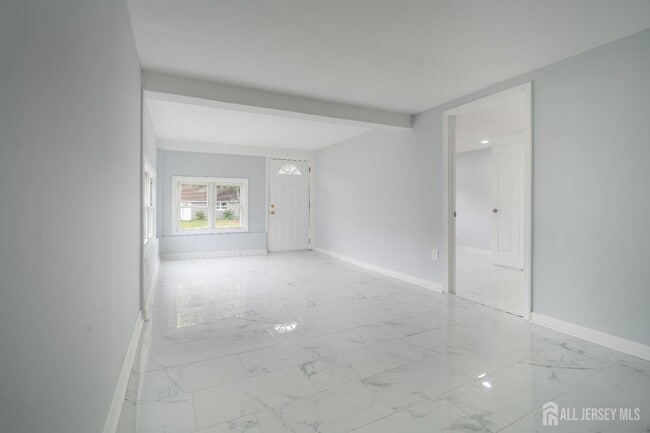 Building Photo - 106 Boulevard W