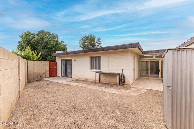 Building Photo - 1976 E Del Sur Dr