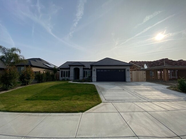 Building Photo - Modern 3-Bedroom Home in Southwest Bakersf...